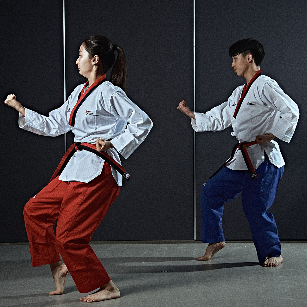 Dobok Taekwondo ADIDAS ADI- Club II (3 rayas) - Solo Artes Marciales