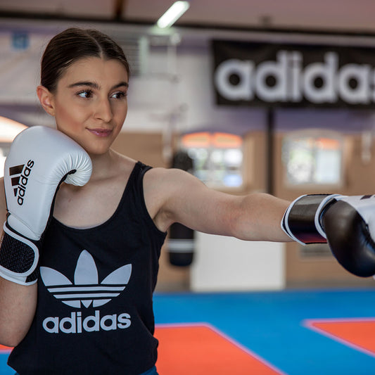 ADIDAS Hybrid 150 Guantes de boxeo para principiantes