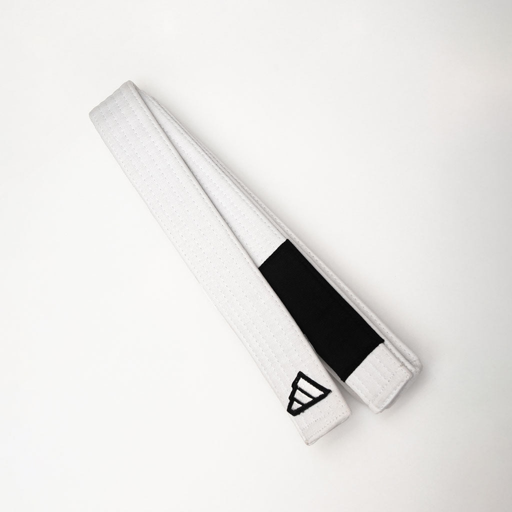 ADIDAS Cinturón BJJ Club blanco. Faixa para Jiu Jitsu y Luta Livre